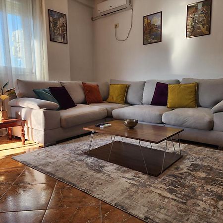 Cozy Sunlit Apartment With Scenic Balcony View 티라나 외부 사진