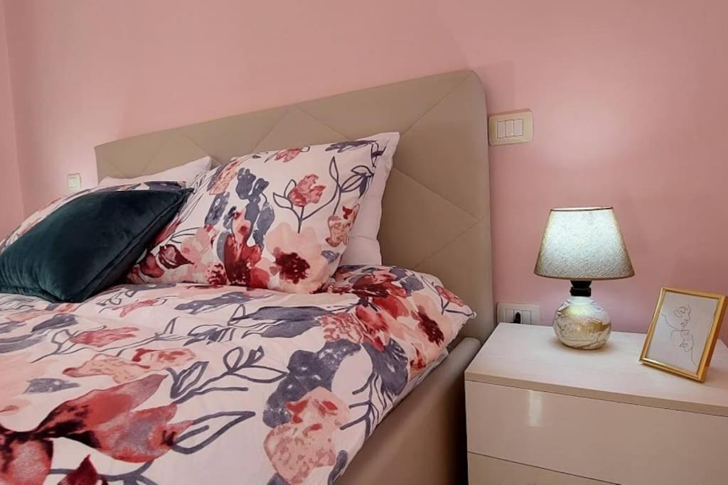 Cozy Sunlit Apartment With Scenic Balcony View 티라나 외부 사진
