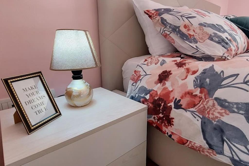 Cozy Sunlit Apartment With Scenic Balcony View 티라나 외부 사진