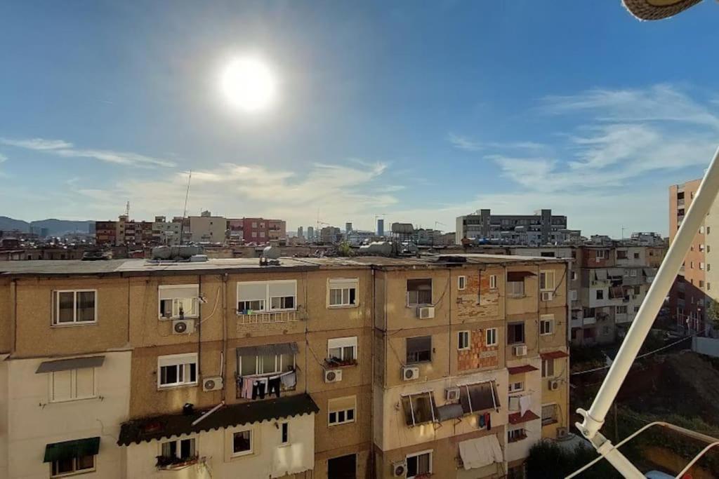 Cozy Sunlit Apartment With Scenic Balcony View 티라나 외부 사진